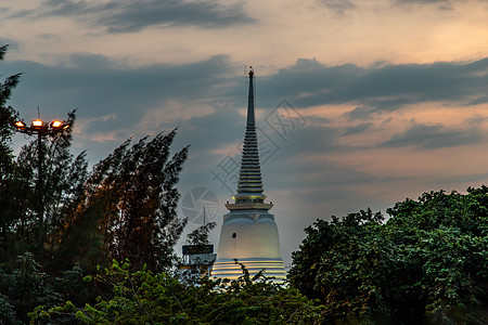 日落之夜的主要白色大塔 是的里程碑寺庙地标佛塔历史旅行天空遗产历史性建筑佛教徒图片