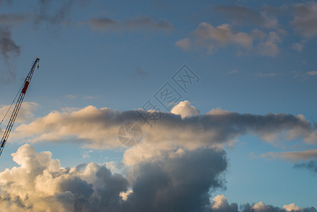 美丽的蓝色天空 有云层背景 天云 天云烟天堂地平线图片