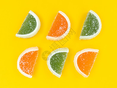 橙色和绿色果酱柑橘片 黄底糖图片