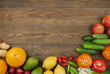 平铺的时令水果 蔬菜和香草 夏季食品概念 健康的生活和素食 素食 饮食 清洁食品成分 放置文本 深色木制背景上的食物收获框架萝卜图片