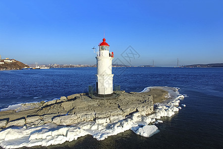 俯视海景和托卡列夫灯塔的空中视图旅游海洋城市石头水面地标旅行天空建筑学地平线图片