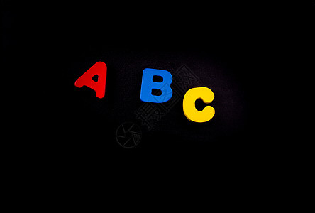 由木制的彩色ABC字母阅读积木乐趣学校木头立方体教育语言学习孩子们图片