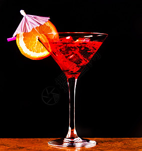 以各种酒精 糖浆和酒液为基础的美味多彩的饮料 是酒保工作的独特效果橙子庆典覆盆子热带冰块柠檬酒吧吸管水果大都会图片