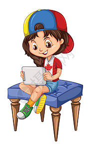 小女孩在柴上使用平板电脑图片