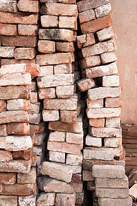 住宅建筑工地工业用砖块堆材料建造石工黏土石头托盘图片