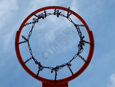 天空下的篮球场图片
