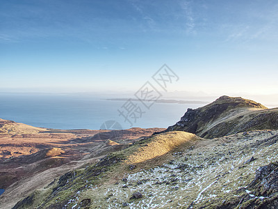 苏格兰高地地区 联合王国 海平面上海的黎明草地人行道顶峰蓝色场地爬坡全景旅行天空游客图片