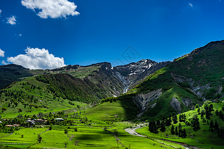 环绕高加索高地格鲁吉亚部分地区旅行天空绿色山链古道山峰地标飞行风景运动图片