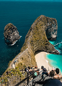 印度尼西亚巴厘岛Nusa Penida岛的曼塔湾或Kelingking海滩图片