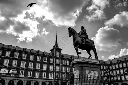 马德里市广场Felipe III的马术雕像天空纪念碑雕塑城市建筑市长旅行吸引力国王正方形图片