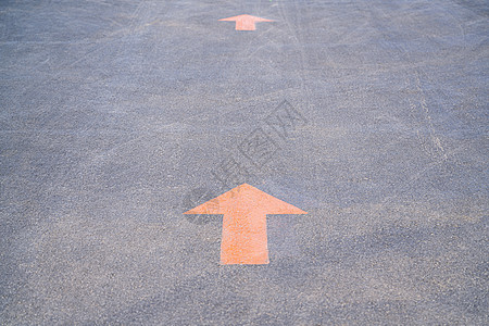 橙色箭头是路边沥青的标志图片