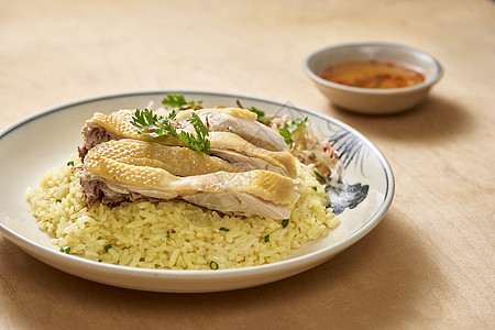 越南美食鸡与大米蒸炒鸡肉 养鸡饭黄瓜白色草本植物盘子肉汤香料解雇图片