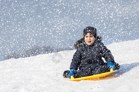 冬季的雪橇冻结运动锻炼享受喜悦公园孩子闲暇娱乐快乐图片