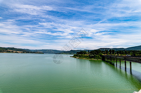 甘巴里带洗澡面积的可角巴拉湖农场农家风景支撑酒厂天气藤蔓海岸烟雾建筑学图片