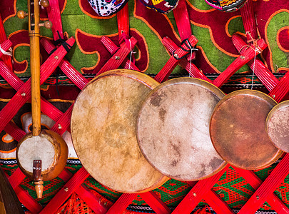 传统土耳其手鼓或鼓 作为音乐牵强皮革舞蹈乐器音乐会民间干扰团体图片