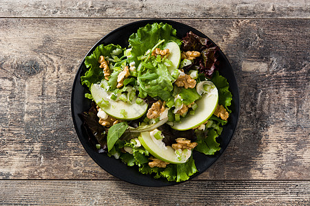 新鲜华尔道夫沙拉 配有生菜 绿苹果 胡桃和豆类晚餐蔬菜核桃沙拉食谱白色坚果食物绿色饮食图片