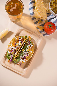 带肉和蔬菜的传统墨西哥玉米饼 拉丁美洲食品 美国菜桌子小吃绿色美食柠檬香菜健康沙拉午餐图片