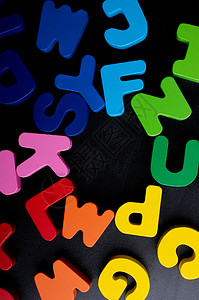 用于学习概念的A B和C木制字母字母字母学校教育语言立方体木头积木彩色乐趣英语教学图片