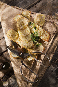 土豆和土豆粉淀粉营养迷迭香盘子小吃食物面粉烤箱纤维马铃薯背景图片