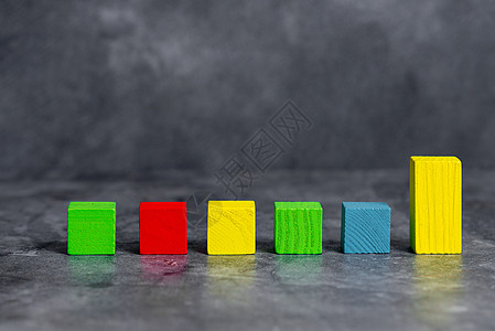用多色抛光的样品立方体矩形盒 象征着稳定的增长发展 在表面上以不同的视角对齐 受电子用品配件的限制样本平铺剪辑记事本长方形拼图六图片