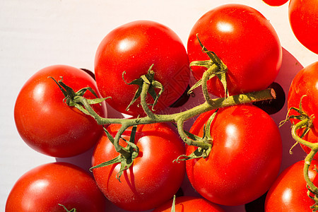 一大堆红熟的美味新鲜樱桃西红柿蔬菜生产沙拉收成饮食叶子食物营养农场烹饪图片