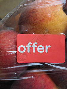 水果标签上提供标签特卖盒子特价销售桃子食物美食营养生产背景图片
