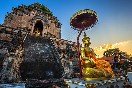 是历史中心的一座佛教寺庙 是一座佛教寺庙 是泰国清迈的主要旅游景点图片