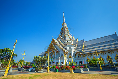 是历史中心的一座佛教寺庙 是一座佛教寺庙 是泰国北柳府的主要旅游景点建筑太阳艺术文化建筑学蓝色金子地标宗教游客图片