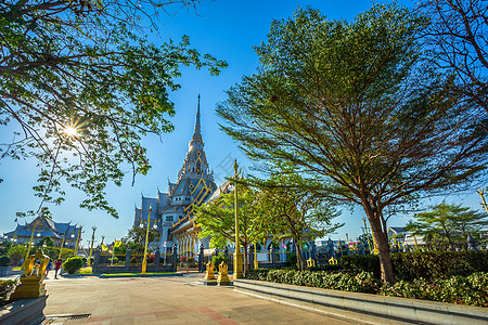 是历史中心的一座佛教寺庙 是一座佛教寺庙 是泰国北柳府的主要旅游景点建筑学地标房子艺术天空宗教金子太阳建筑佛教徒图片