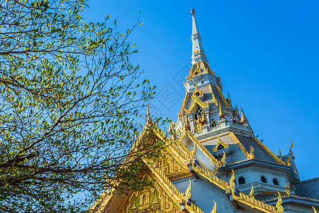 是历史中心的一座佛教寺庙 是一座佛教寺庙 是泰国北柳府的主要旅游景点房子宝塔佛教徒地标艺术旅行宗教金子建筑太阳图片