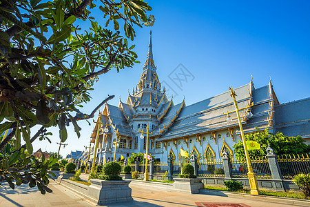 是历史中心的一座佛教寺庙 是一座佛教寺庙 是泰国北柳府的主要旅游景点城市艺术太阳建筑学旅行宝塔游客佛教徒宗教蓝色图片