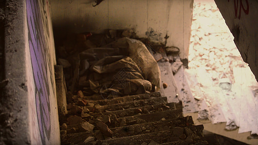 被摧毁和遗弃的台阶地面楼梯旅行废墟纪念碑房子电影花园历史环境图片