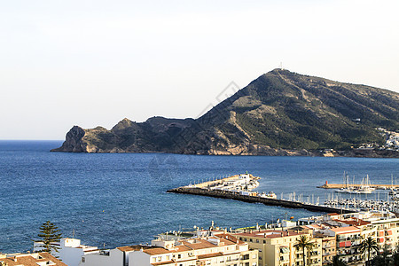 从阿尔提亚村的角度来看 全局性观点天空海景钓鱼支撑村庄旅游建筑学阳光粉饰房屋图片