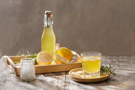 Ginger Ale自制柠檬和姜有机苏打饮料 复制空间液体健康啤酒迷迭香乡村瓶子玻璃水果图片