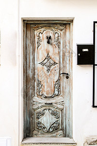 阿尔特的蓝色木门和粉刷过的外墙雕刻房子乡村古董街道窗户木头邮箱金属装饰品图片