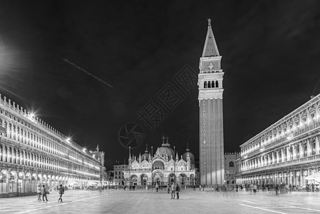 圣马克广场在意大利威尼斯的夜景晴天旅游正方形天空咖啡店分数景观建筑学旅行广场图片