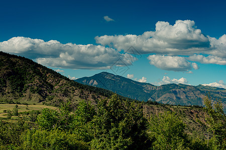 土耳其高原山岳的景象高地蓝色顶峰岩石悬崖美丽旅行火鸡地区草地图片