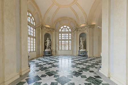 走廊的地板由豪华大理石制成 意大利皮埃蒙特地区的意大利内饰充满优雅气息大堂艺术中心通道财富风格装饰地面大厅反射图片