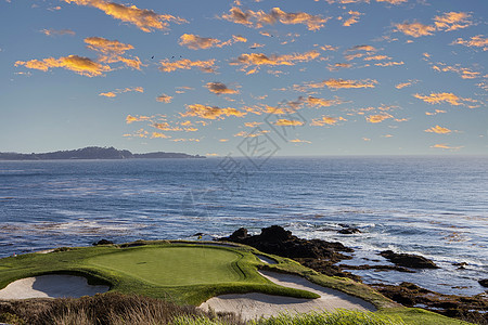 高尔夫球场 美国加利福尼亚州蒙特里绿色球道链接海岸线高尔夫球图片