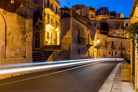 意大利西西里岛拉古萨 Ragusa Ibla 狭窄的典型意大利老街 意大利西西里岛上的联合国教科文组织遗产小镇 城市 Val d图片