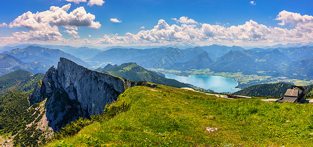 从奥地利 Schafberg 山看沃尔夫冈湖 从阿尔卑斯山 Schafberg 的沃尔夫冈湖 位于奥地利萨尔茨堡州里德的萨尔茨卡图片