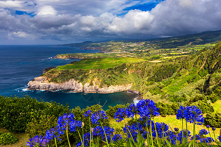 圣米格尔 亚速尔群岛 葡萄牙的美丽海岸景色 从圣伊里亚观点看圣米格尔岛海岸线的全景 亚速尔群岛 葡萄牙海洋目的地火山风景蓝色场地图片