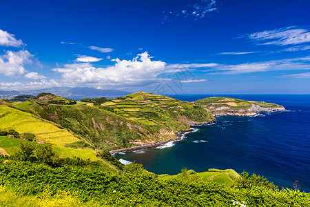 圣米格尔 亚速尔群岛 葡萄牙的美丽海岸景色 从圣伊里亚观点看圣米格尔岛海岸线的全景 亚速尔群岛 葡萄牙旅行农村蓝色场地爬坡海景风图片