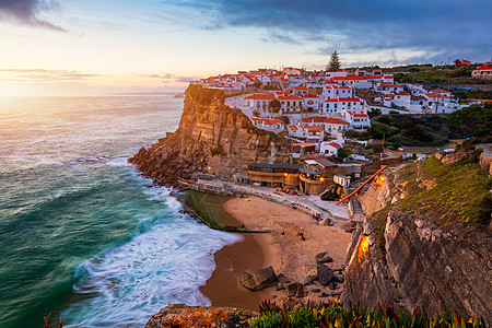 拈花湾小镇是葡萄牙辛特拉市的一个海滨小镇 靠近里斯本 白色村庄 悬崖和海洋 辛特拉 葡萄牙 辛特拉 葡萄牙海岸市容旅游水池日落海岸线建筑学背景