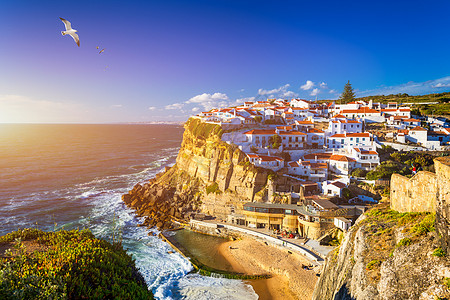 是葡萄牙辛特拉市的一个海滨小镇 靠近里斯本 白色村庄 悬崖和海洋 辛特拉 葡萄牙 辛特拉 葡萄牙城市活动海滩海岸海岸线建筑学旅行图片