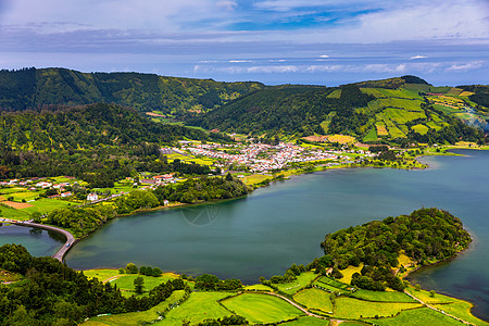 传统住房 Azores 葡萄牙亚速尔州Sao Miguel岛村的美景住宅建筑房屋建筑学村庄旅行邻里花园农村火山图片