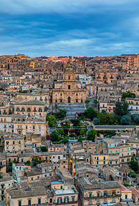 莫迪卡 西西里岛 意大利的视图 莫迪卡 拉古萨省 巴洛克小镇的景色 西西里岛 意大利 从上面的古城莫迪卡 意大利西西里岛教会市中图片