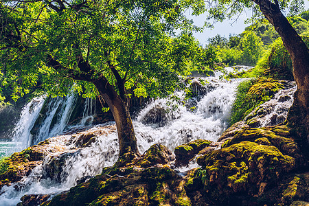 美丽的瀑布在克尔卡国家公园 达尔马提亚 克罗地亚 欧洲 斯普利特克尔卡国家公园神奇的瀑布 克罗地亚斯普利特附近的一个令人难以置信图片