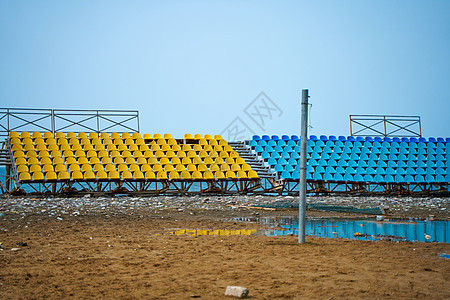 雨天沙滩上一个小运动场的废弃看台民众团体展示扇子竞技场棒球运动游戏体育场观众图片
