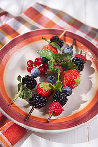 罐中浆果的草莓食物健康覆盆子绿色红色营养甜点图片